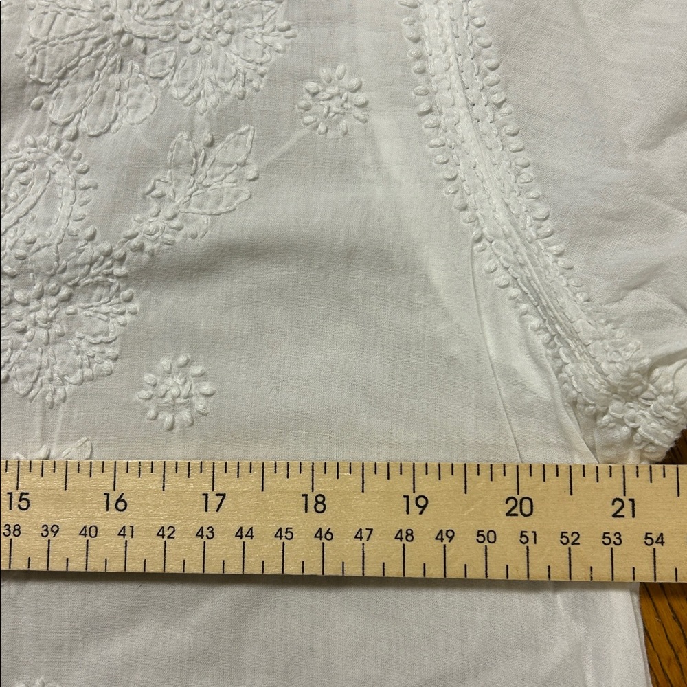 Catalog Favorites white v neck embroidered shirt, women’s large. 100% cotton. - Picture 9 of 9
